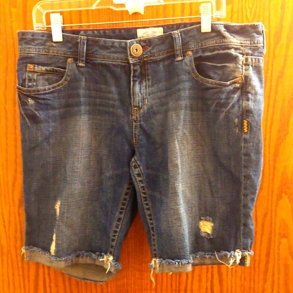 Aeropostale Distressed Denim Bermuda Shorts Jorts Size 13/14 Raw Hem Frayed